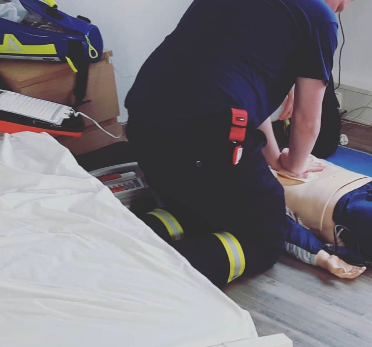 Reanimationstraining im Unterrichtsraum
