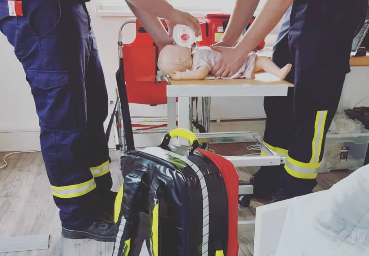 Reanimations- und AED-Training bei SEM+